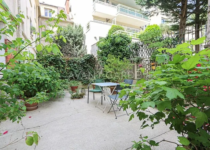 Appartement 50M2 Avec Terrasse Idealement Situe