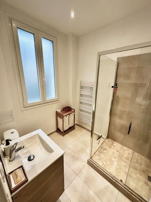 Appartement 50m2 Avec Terrasse Idealement Situe *